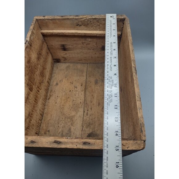 Antique 1900s Littell's Sulphur Compound Poultry Dovetail Wood Box, St. Louis MO - Picture 11 of 16
